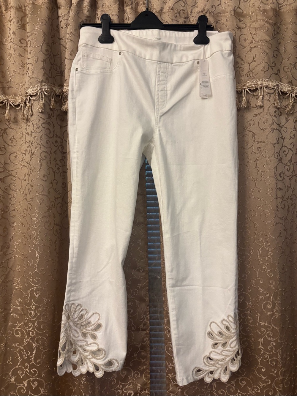 NWT Chico’s Pull On Embellished Cropped Jeans- size 12